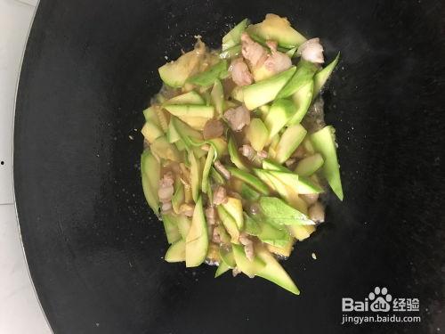 炒小瓜怎么做吃的视频,瓜香四溢，美味小瓜轻松做