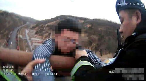 大伯吃瓜跳桥视频大全在线观看,一场意外的网络狂欢