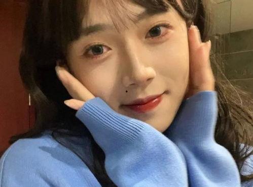 女扮男装网红吃瓜视频,揭秘网络红人幕后生活