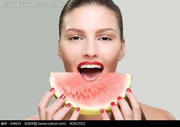 美女各种吃瓜图片视频,盘点各大美女的吃瓜瞬间