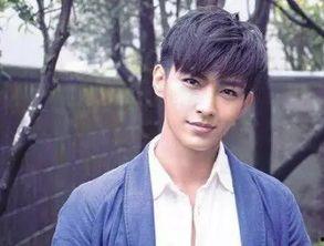 明星吃瓜炎亚纶手持视频,娱乐圈最新爆料引热议