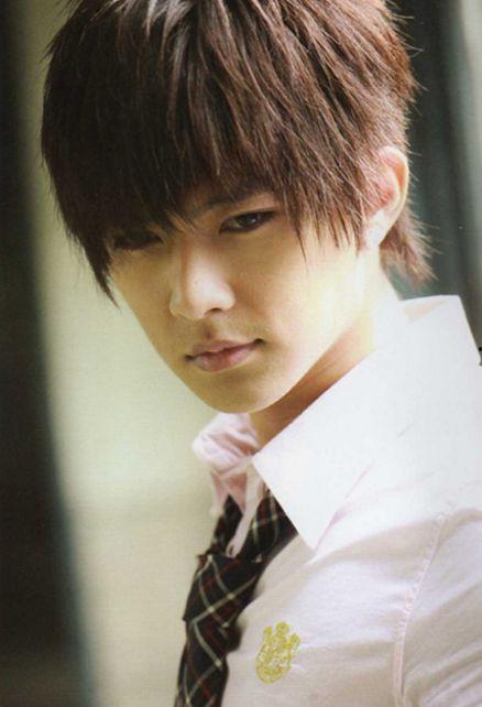 明星吃瓜炎亚纶手持视频,娱乐圈最新爆料引热议