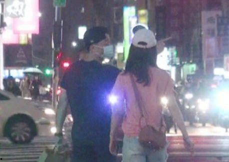 吵架路人围观吃瓜视频