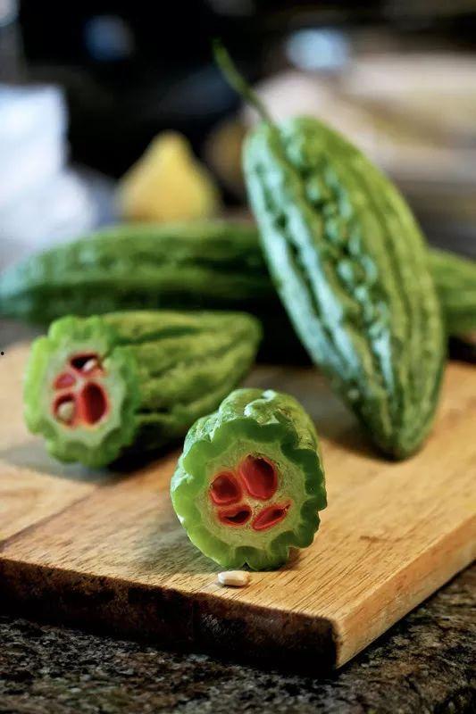 林州凤宝吃瓜视频,揭秘农村生活趣味瞬间