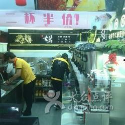 古茗门前情侣吃瓜视频,甜蜜瞬间引网友热议