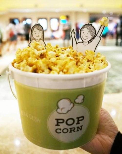 古茗门前情侣吃瓜视频,甜蜜瞬间引网友热议