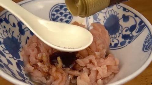 大哥吃佛手瓜视频播放,视频播放引网友热议