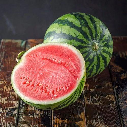 小宝吃麒麟瓜视频,萌态可掬萌翻网友