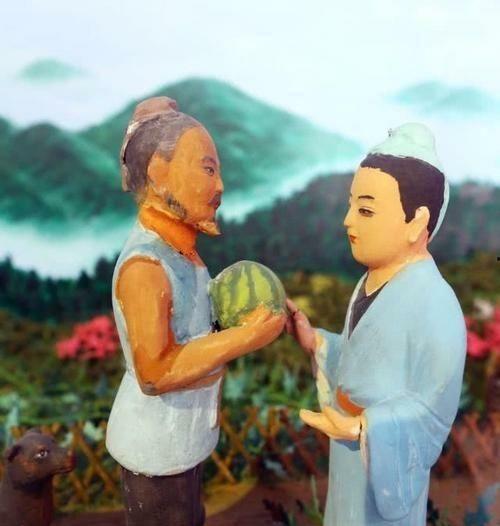 青海两个阿爸吃瓜视频,青海双阿爸瓜田欢乐时光