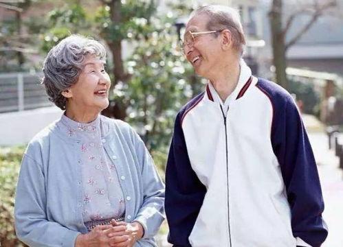 老人家吃瓜的视频大全下载,揭秘老人家吃瓜视频大全的趣味时光