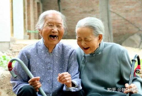 老人家吃瓜的视频大全下载,揭秘老人家吃瓜视频大全的趣味时光